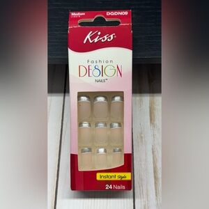 *NIB* Kiss Fashion Design Medium Length Glue-On Nails